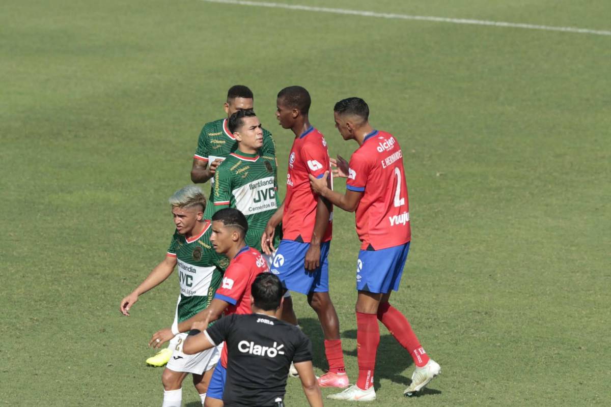 Pelea entre jugadores, fuerte polémica arbitral en gol de Marathón y Olimpia sale herido del Yankel