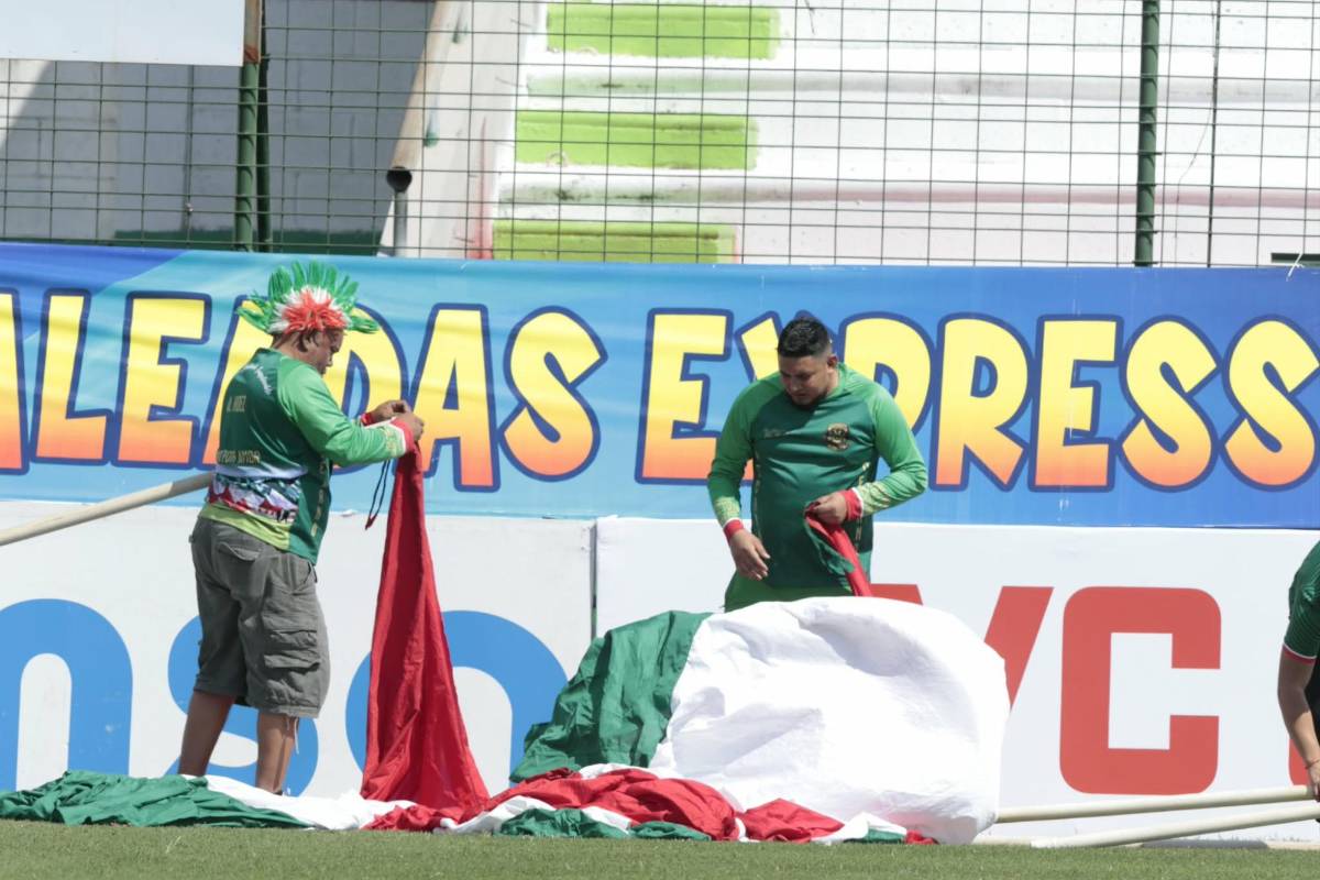 Leyenda sorprende, hermandad entre aficionados y la bella rubia en el clásico Marathón-Real España