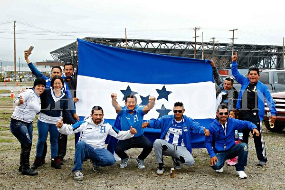 Aficionados se instalan en el Avaya Stadium para presenciar el juego eliminatorio entre Estados Unidos y Honduras