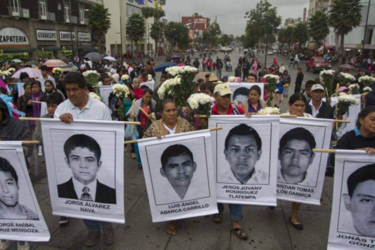 Padres de los 43 estudiantes mexicanos desaparecidos deciden desconocer al presidente