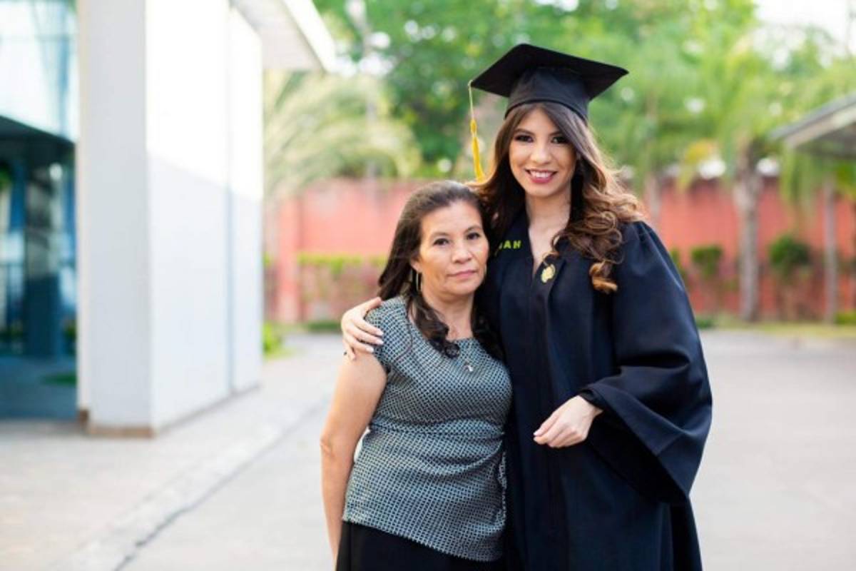 Su principal motor y pilar en su vida es su mamá, de quien se siente muy orgullosa.