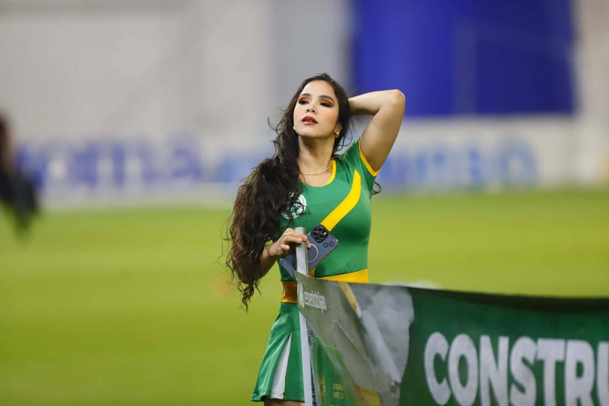 El descuido de chica en el clásico entre Marathón y Olimpia por la triangular