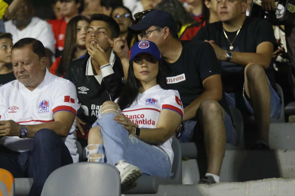 Bellas chicas del Olimpia llenan el Morazán para clásico ante el Real España