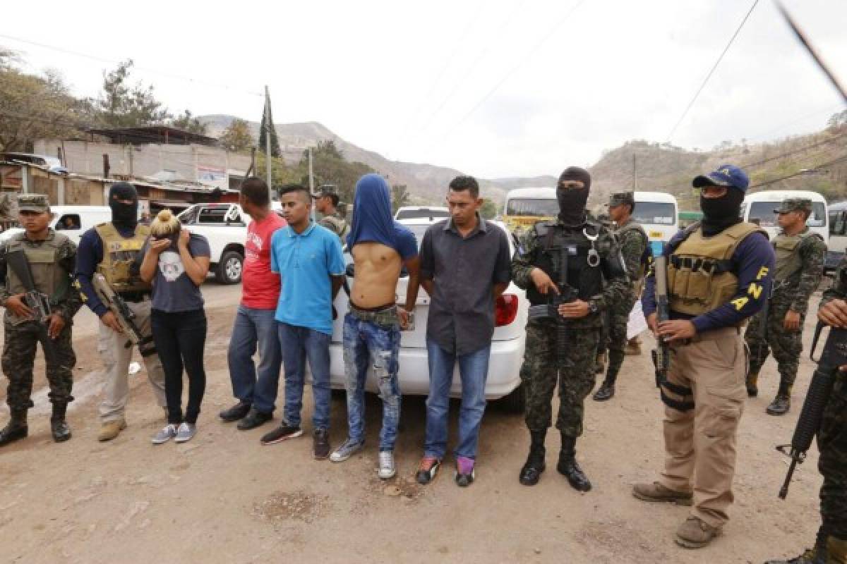 Cinco supuestos criminales detenidos en aldea Cerro Grande de la capital de Honduras