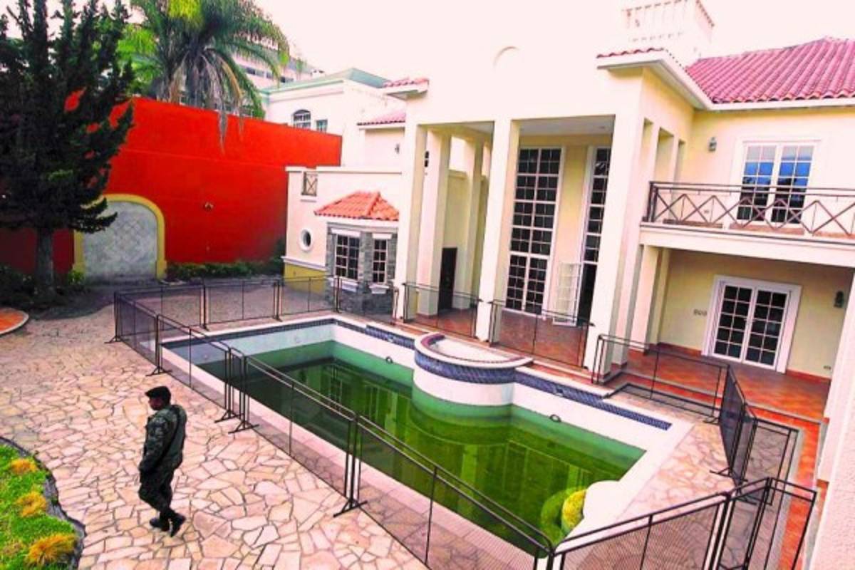 Buscan bienes de Zelaya en España y en Centroamérica