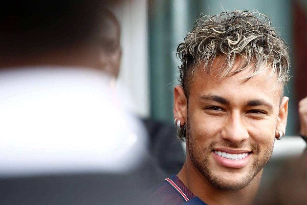 Publican cheque de los 222 millones de la cláusula de Neymar tras su llegada al PSG