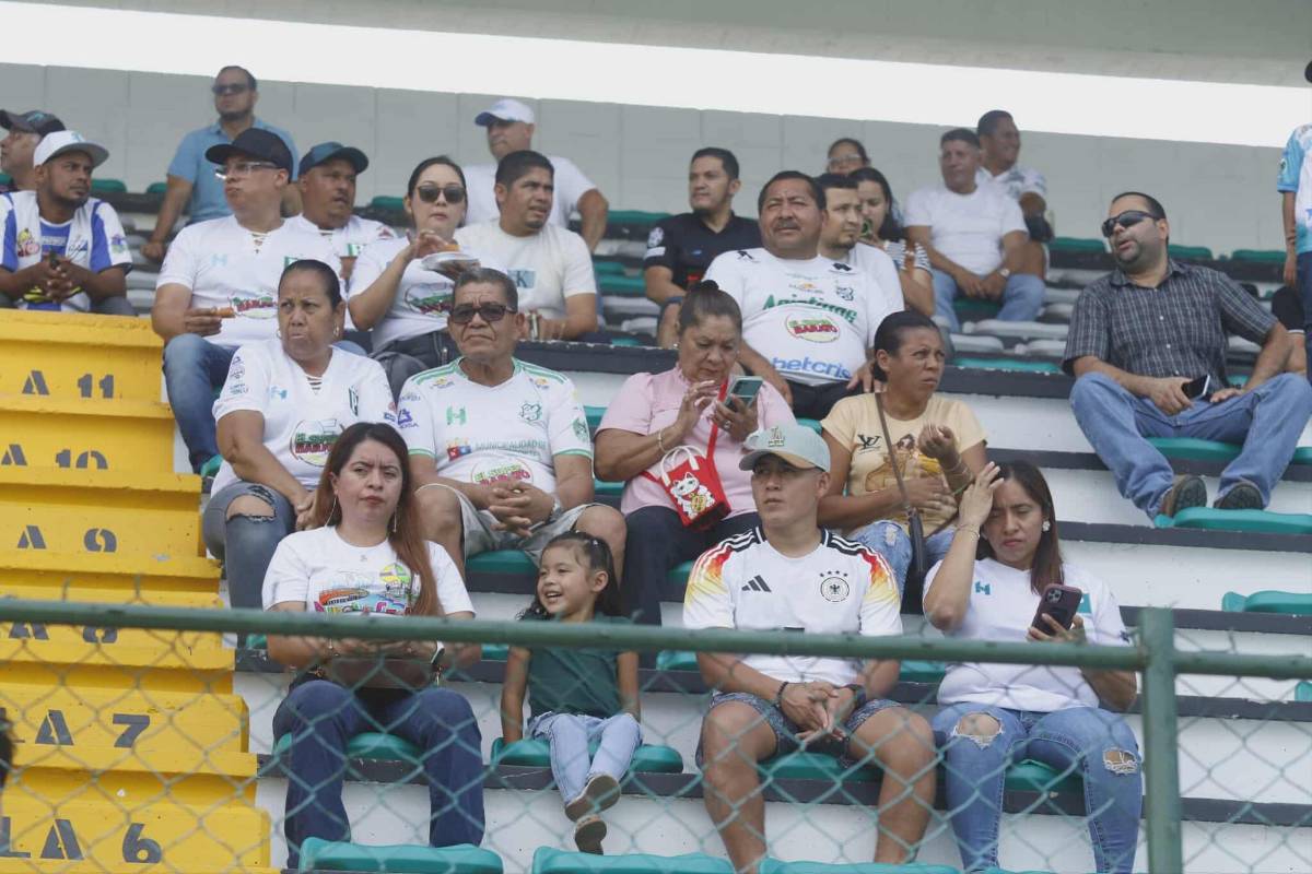 Lindas chicas en el Excélsior, aficionado que vio partido desde su hamaca y tiktoker sorprende