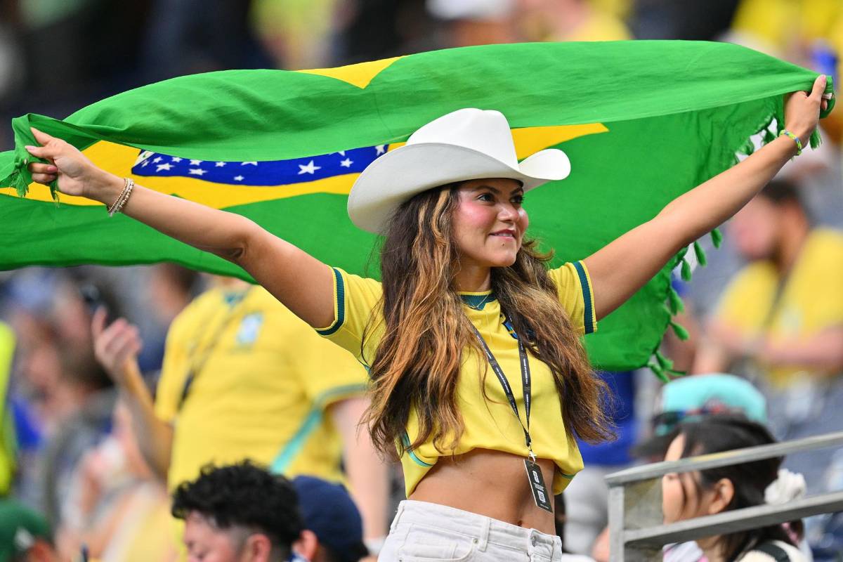 Las bellas garotas en partido de Brasil, Ronadinho sorprende y Shin Fujiyama es captado