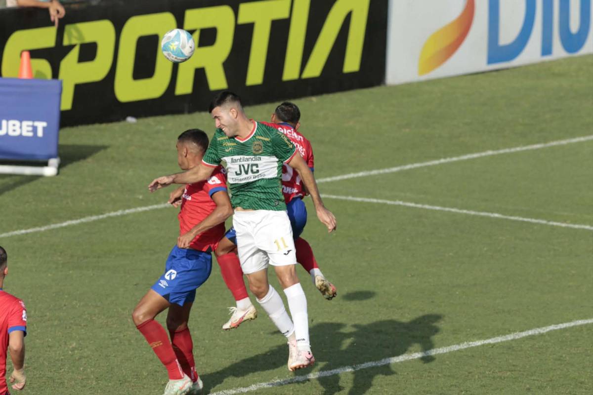 Pelea entre jugadores, fuerte polémica arbitral en gol de Marathón y Olimpia sale herido del Yankel