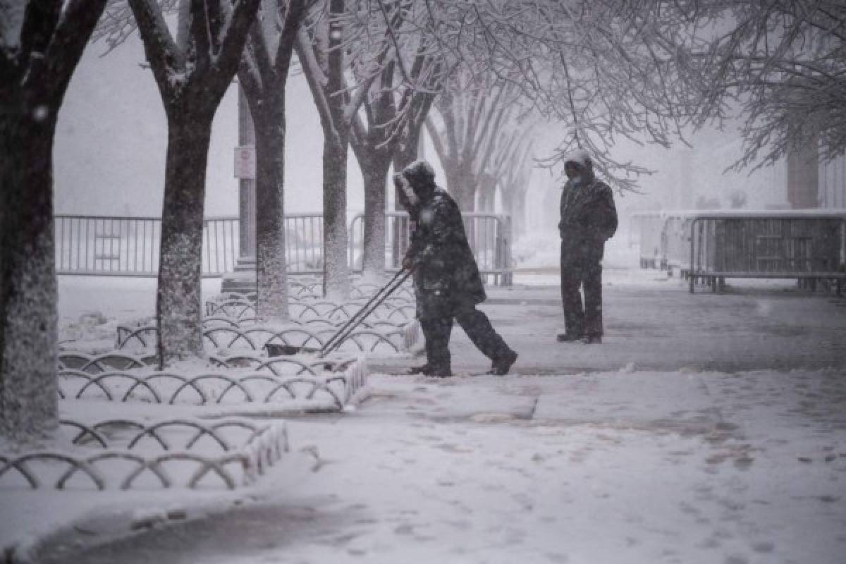 (VIDEOS) Tormenta de nieve azota Washington; hay peligro de avalanchas   