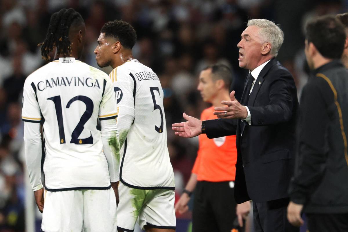 Ancelotti, dando instrucciones en el partido ante el Manchester City.