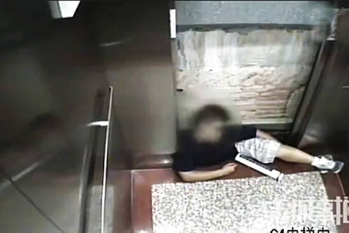Estudiante muere entre las puertas de un ascensor