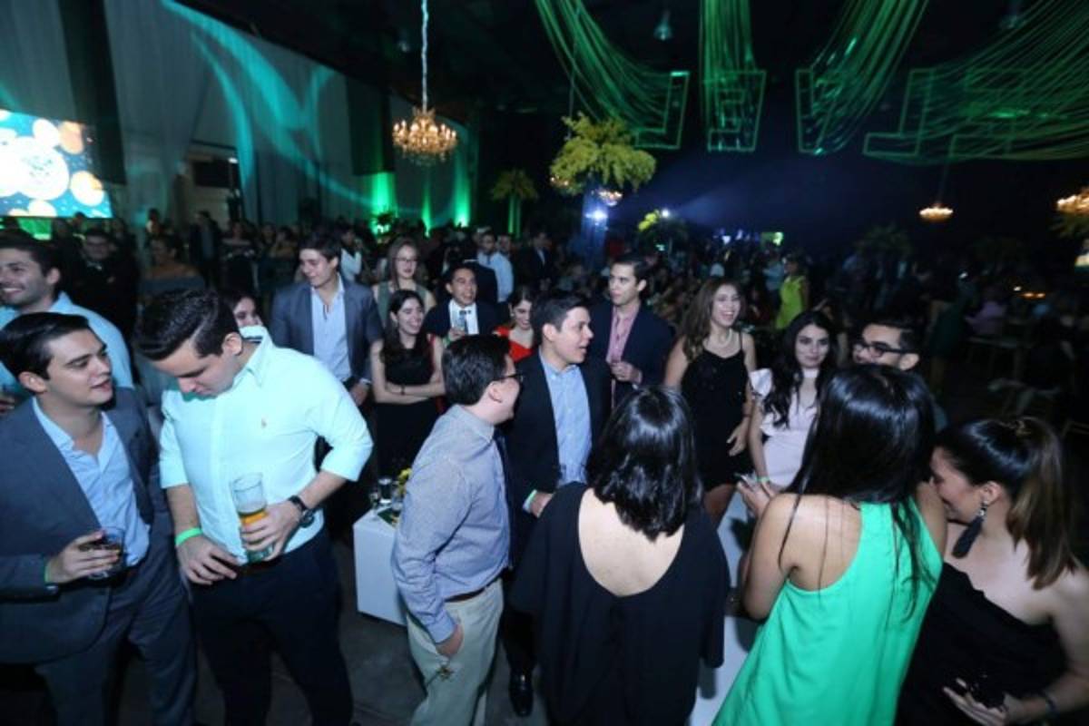 Este reencuentro jamás será olvidado por todos los exalumnos de la Elvel School. Foto:Emilio Flores / EL HERALDO