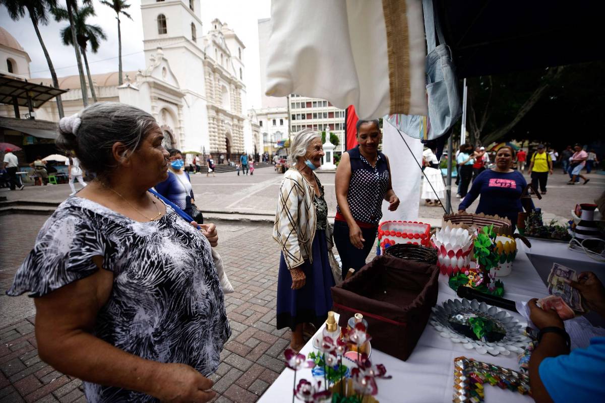 Escolares dan cátedra de creatividad en Feria de Reciclaje