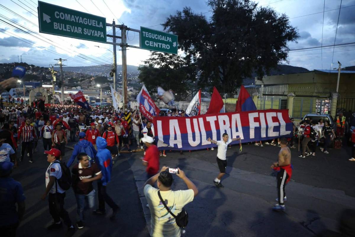 La enorme llegada de la Ultra Fiel para decisivo juego de Olimpia ante Saprissa