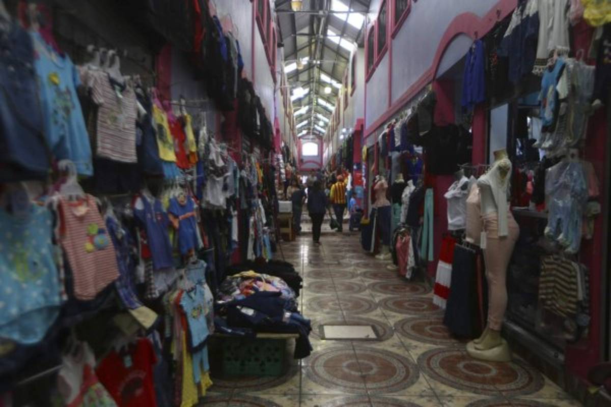 El 80% de los capitalinos compran en los mercados