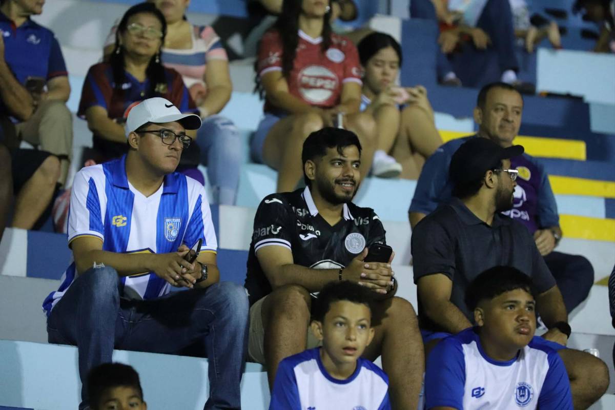En fotos: Pelinegra deslumbra, La Ceiba se viste de gala y el show de Motagua ante Victoria