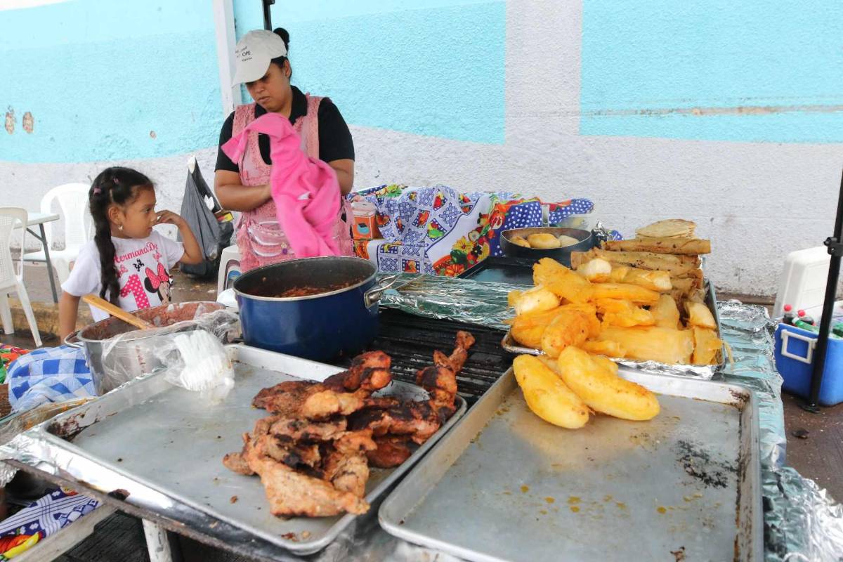 En fotos: Ambiente de fiesta viven aficionados que llegaron a apoyar a la Selección de Honduras