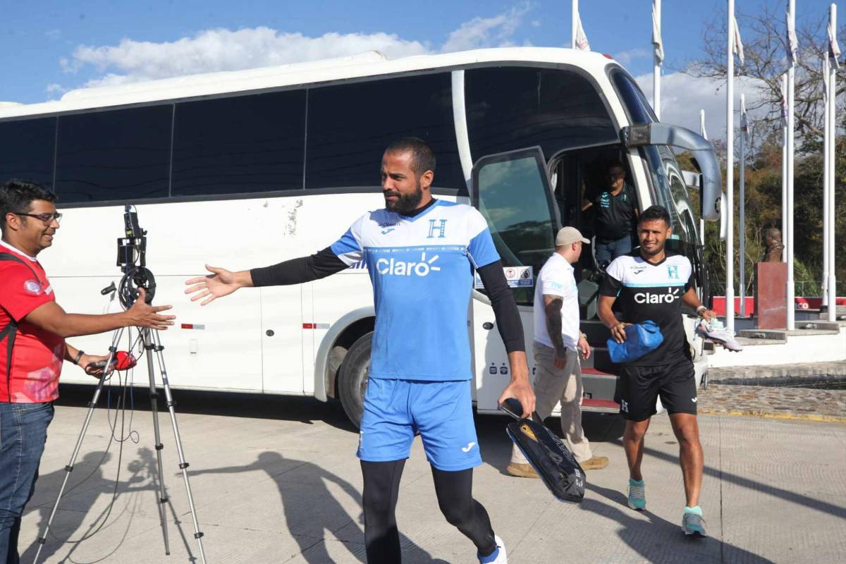 Caras nuevas, visita sorpresa y gran ambiente en primer entreno de la Selección de Honduras