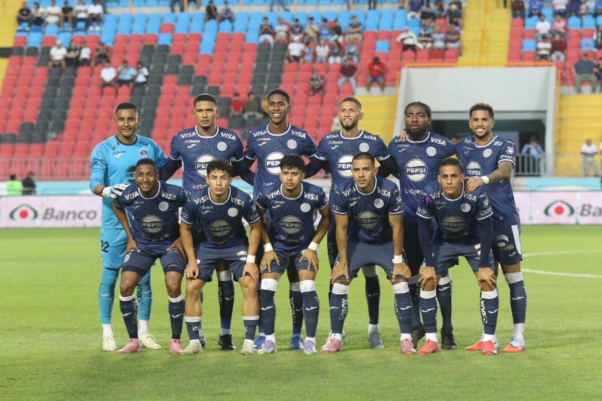 Menjívar enciende a la Revo, polémica bronca del Olimpia con el árbitro y De Olivera salvó a Motagua