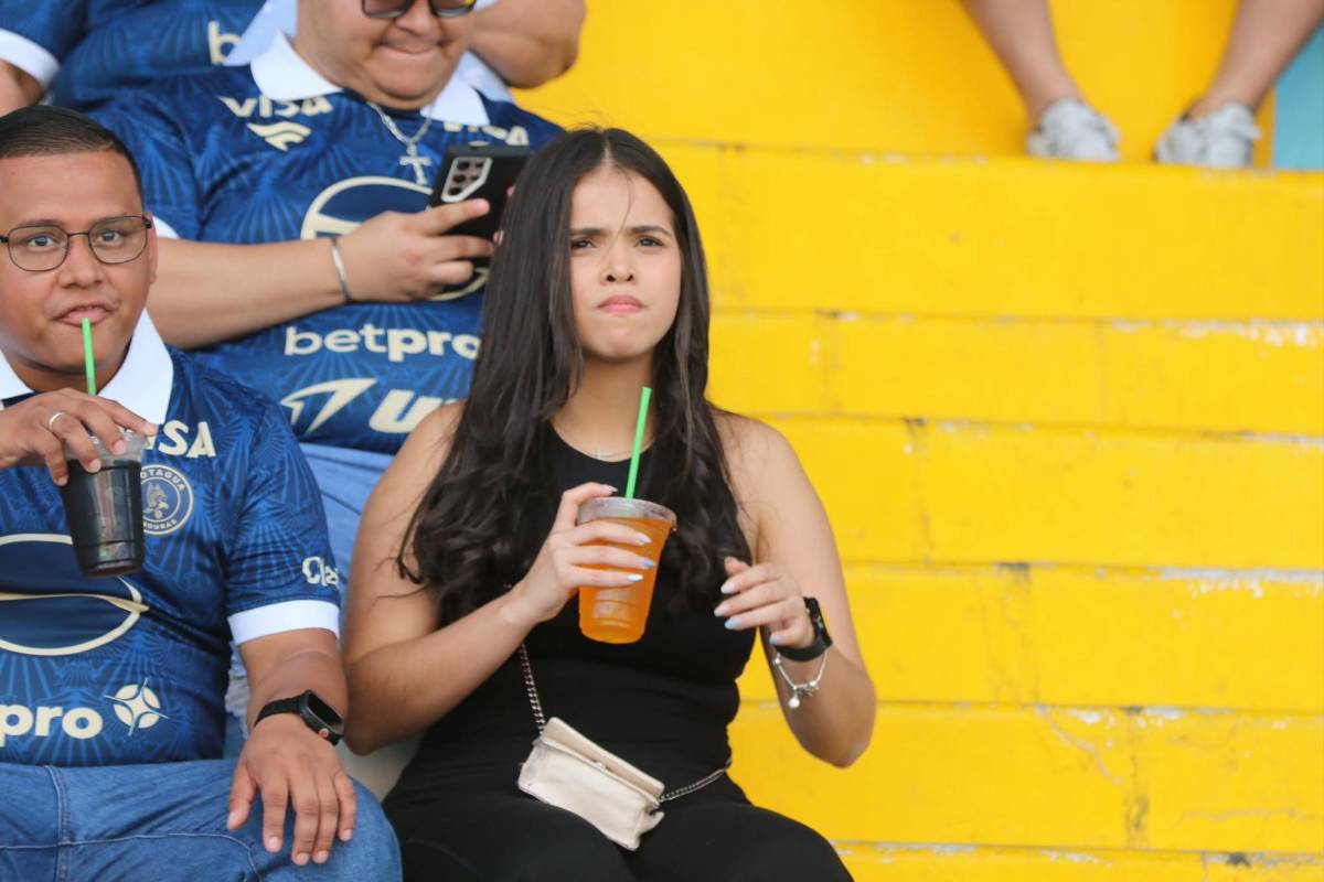 Aficionadas de Olimpia y Motagua deslumbran: Lindas chicas en los estadios de Liga Nacional