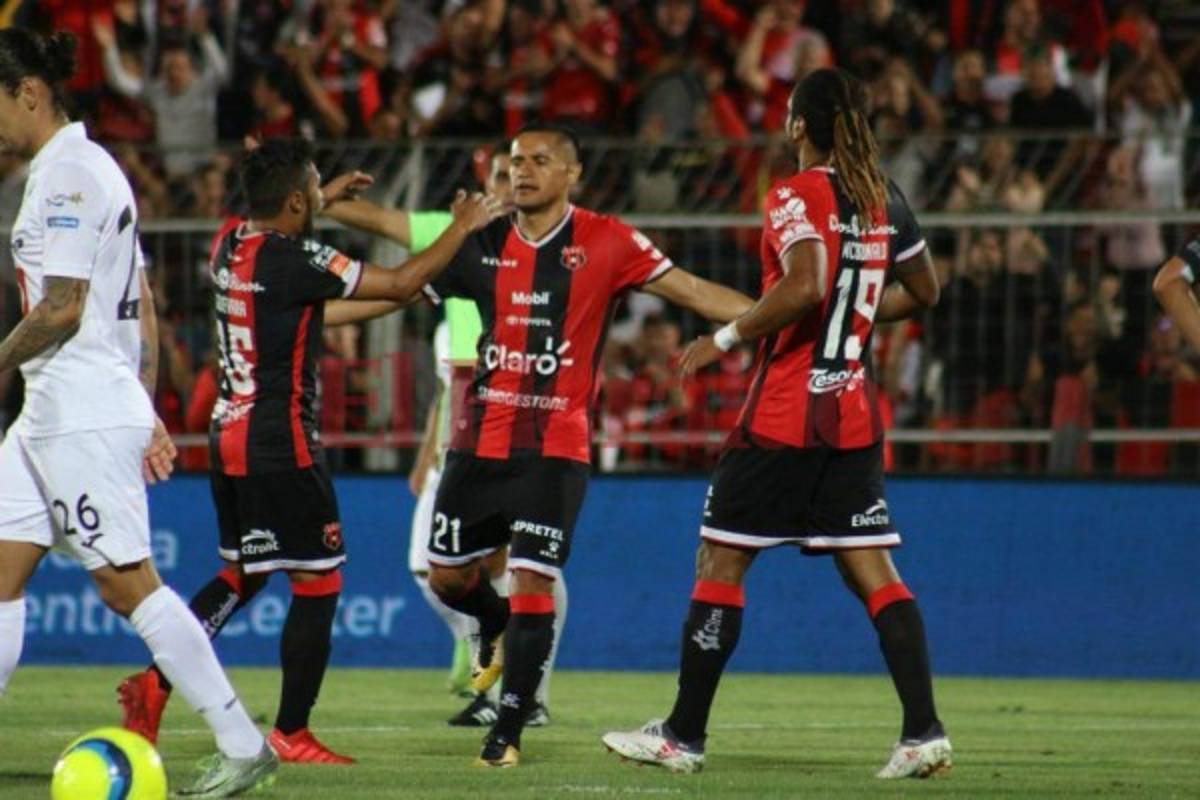 Alajuelense extiende contrato a jugadores hondureños hasta 2019