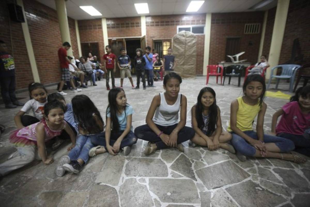 Semana Santa: En su duro camino por el Calvario, el Nazareno tiene rostro infantil