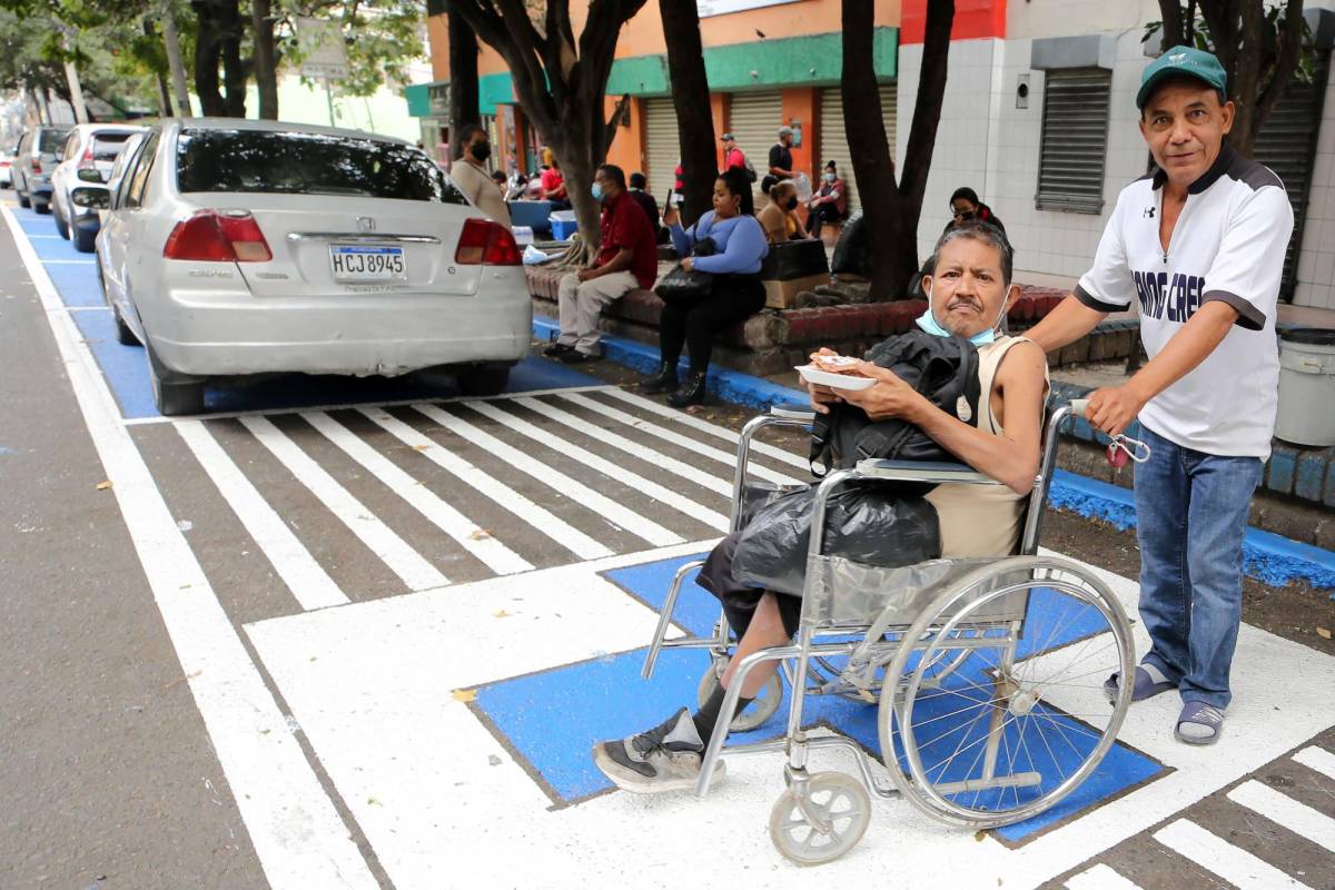 Las calles de la ciudad no son accesibles para los discapacitados.