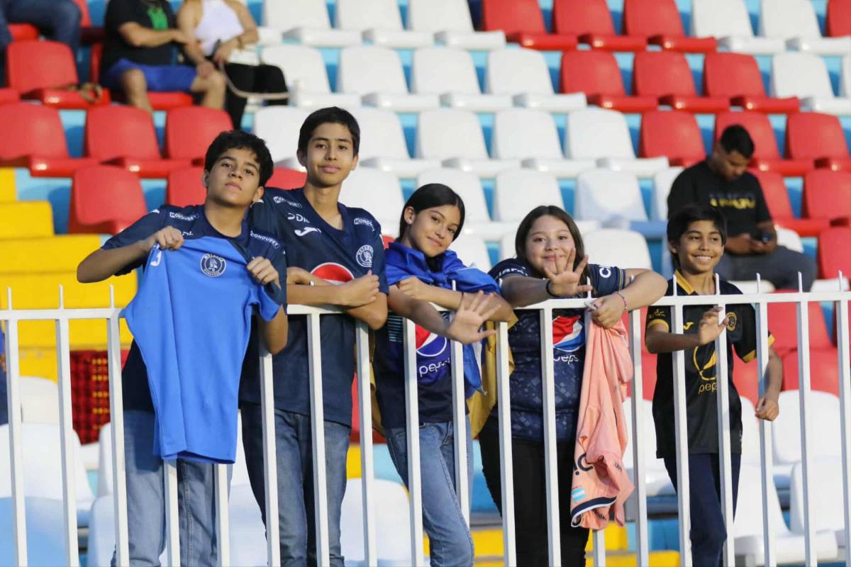Sorpresa con lo que hizo Mathías Vázquez, lindas chicas y ambientazo previo al Motagua vs Génesis Sorpresa con lo que hizo Mathías Vázquez, lindas chicas y ambientazo previo al Motagua vs Génesis