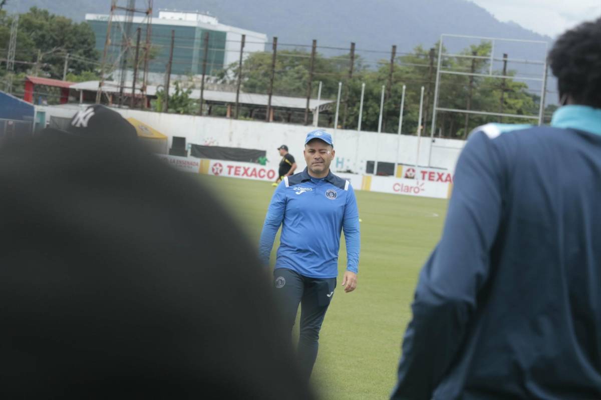 Periodista enamora, argentino sorprende, pleito de aficionados y héroe de Real España ante Motagua