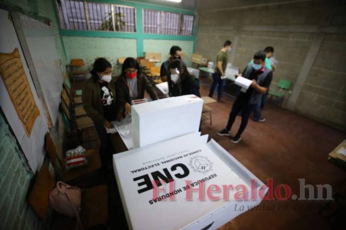 Con mascarillas y medidas de bioseguridad se desarrollan atípicas elecciones primarias (Fotos)