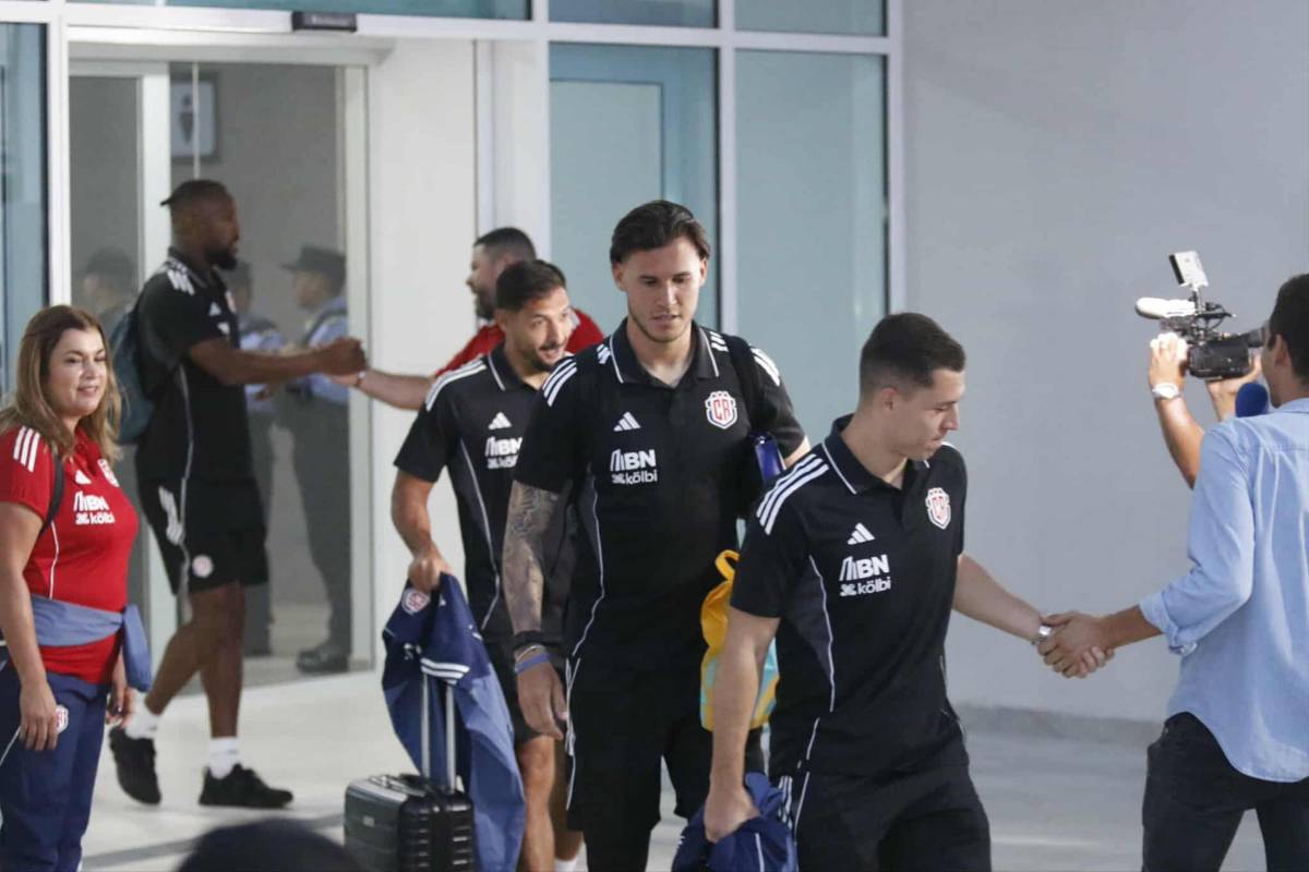 ¿Quién es la guapa dama que viajó con selección de Costa Rica a Honduras?