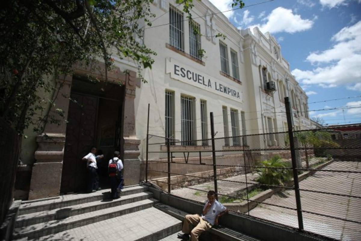 En la capital se le rinde homenaje al guerrero y bravío cacique Lempira