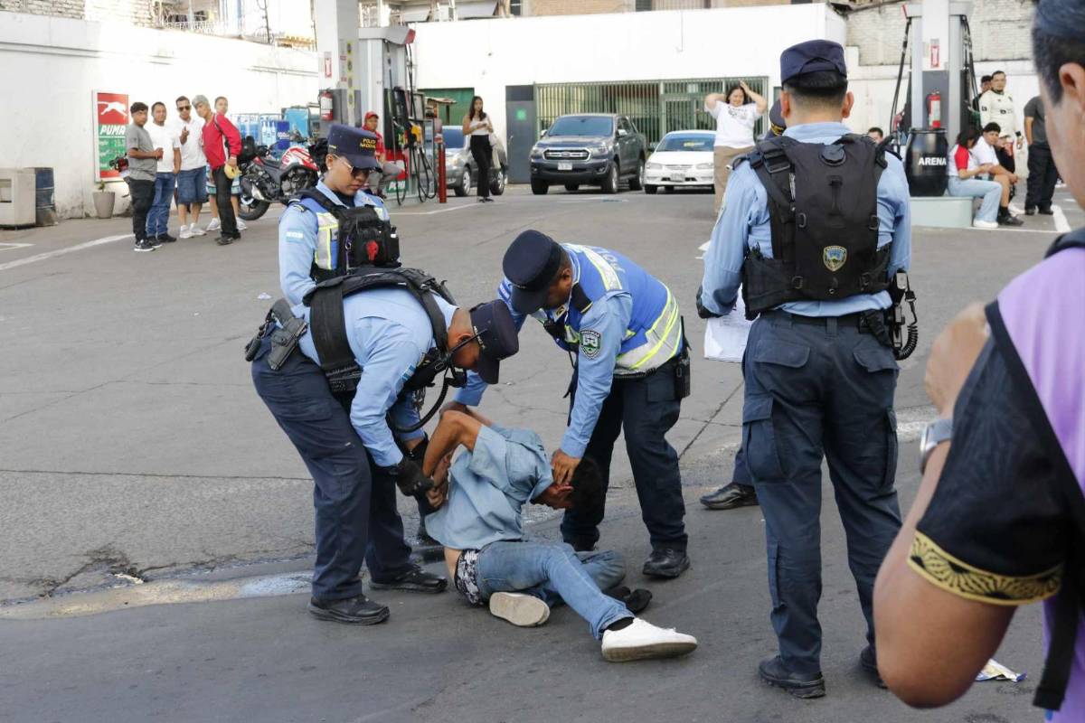 Hincha capturado, ambientazo previo al Olimpia vs Real España y; ¿quién es la linda pelinegra?