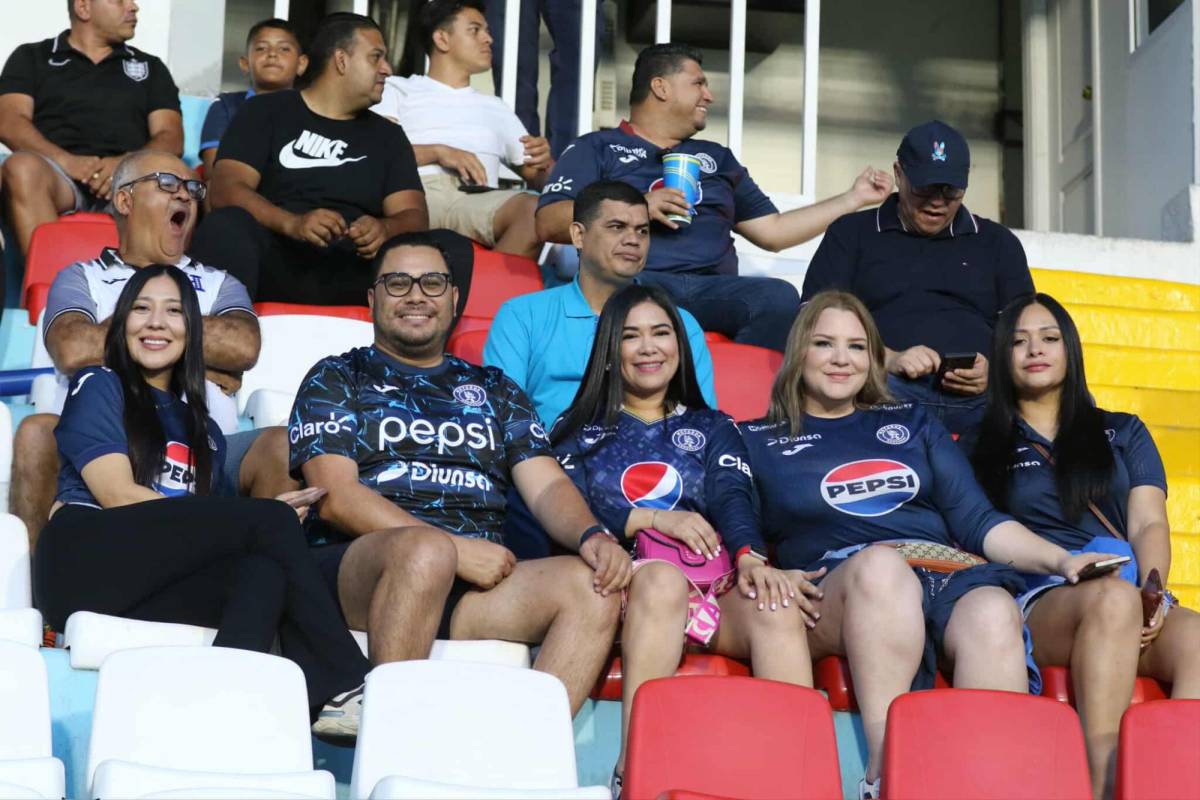 Sorpresa con lo que hizo Mathías Vázquez, lindas chicas y ambientazo previo al Motagua vs Génesis Sorpresa con lo que hizo Mathías Vázquez, lindas chicas y ambientazo previo al Motagua vs Génesis