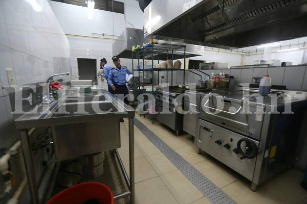 La cocina también tiene carácter industrial debido a la masiva cantidad de personas que debe atender tres veces al día. Foto Alex Pérez/EL HERALDO