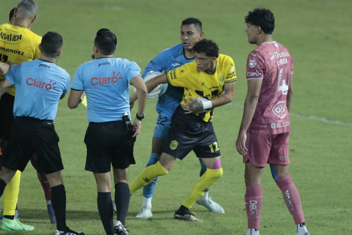 Periodista enamora, argentino sorprende, pleito de aficionados y héroe de Real España ante Motagua