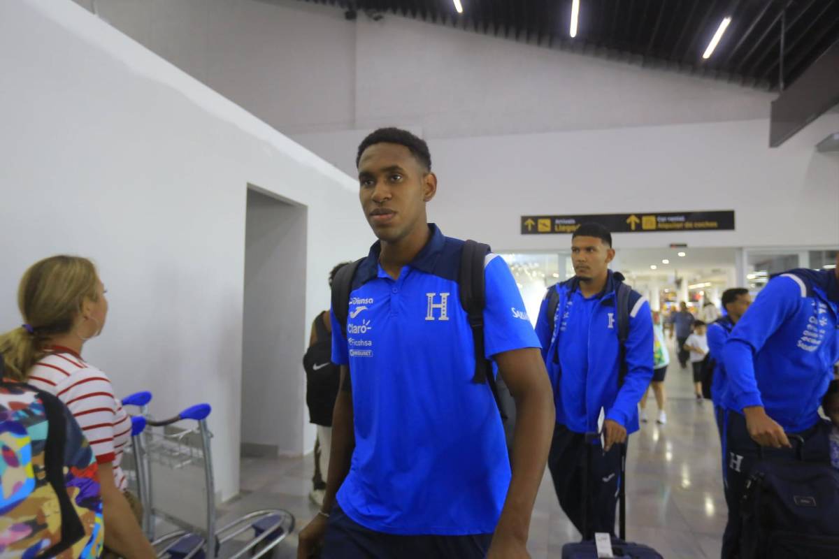 Entre abrazos y fotos; así fue la salida de la selección de Honduras rumbo a España