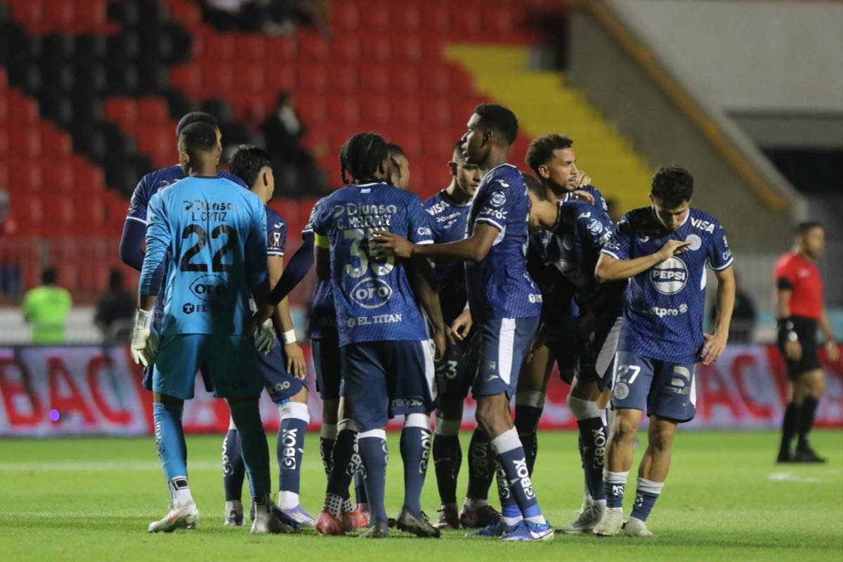 Menjívar enciende a la Revo, polémica bronca del Olimpia con el árbitro y De Olivera salvó a Motagua