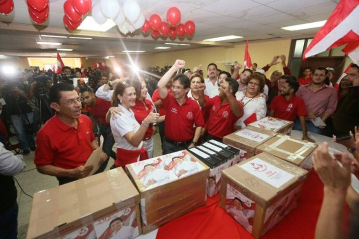 Movimientos de partidos políticos entregaron planillas para votaciones internas