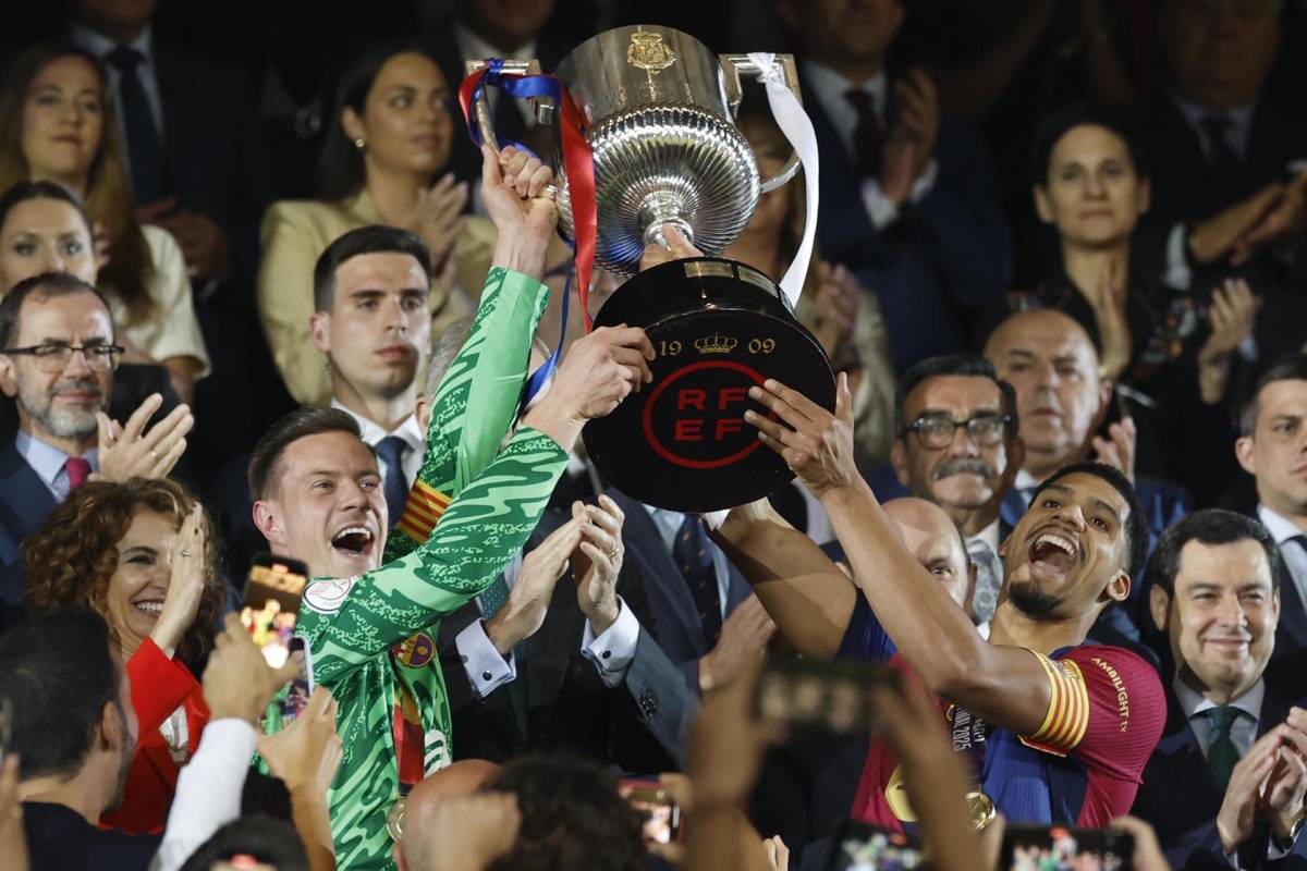 El campeón celebra como quiere: Show de Lamine, aficionados eufóricos y Barcelona levantó la copa El campeón celebra como quiere: Show de Lamine, aficionados eufóricos y Barcelona levantó la copa