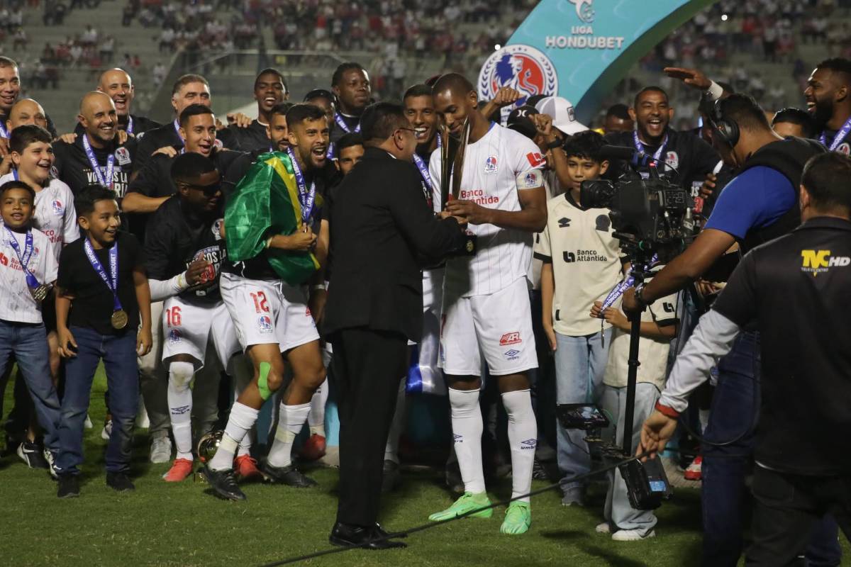 Bengtson levantó la 39: Así celebraron los jugadores de Olimpia el campeonato de Liga Nacional