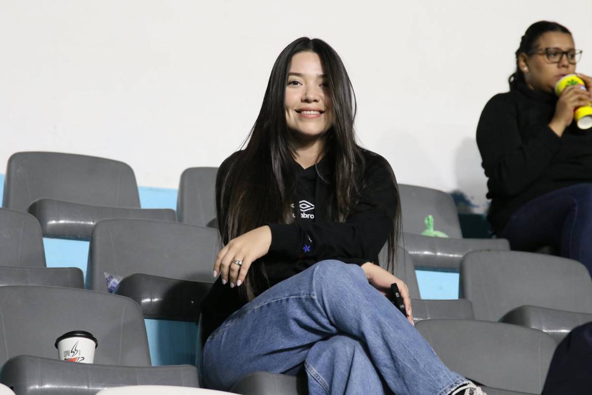 ¡Solo chicas lindas! El Nacional se llena de bellas aficionadas del Olimpia y América