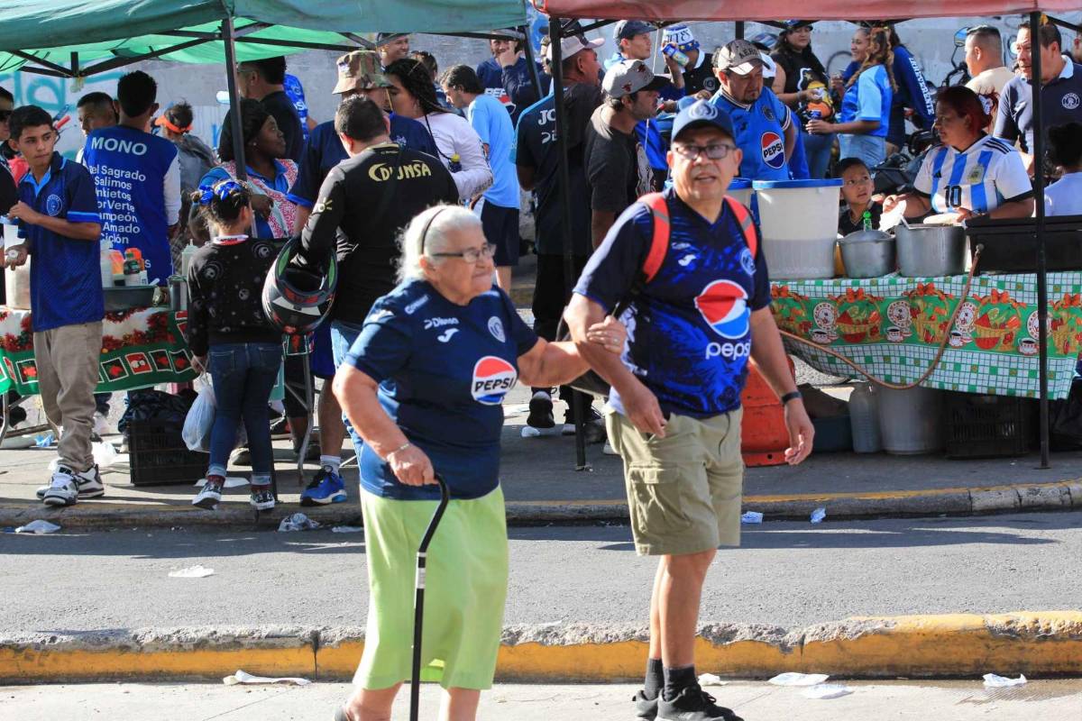 Exmundialista fue solicitado, lindas chicas de Motagua enamoran y Real España llega en silencio