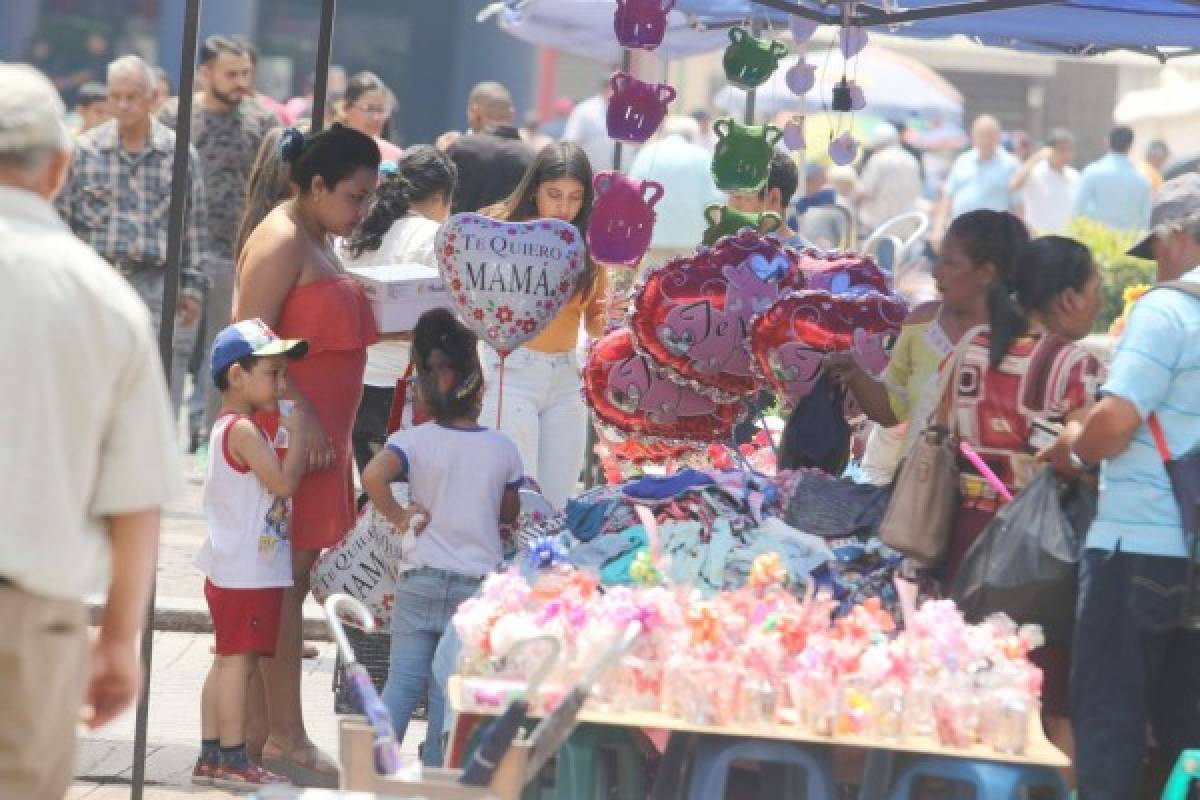 La capital se cobijó de amor y de gala por la celebración del Día de la Madre