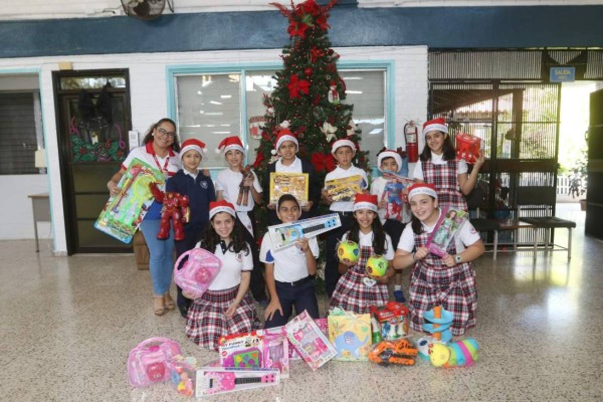 La Dowal School dona importante lote de juguetes
