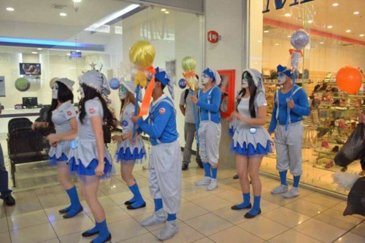 Espectacular desfile navideño en Metromall