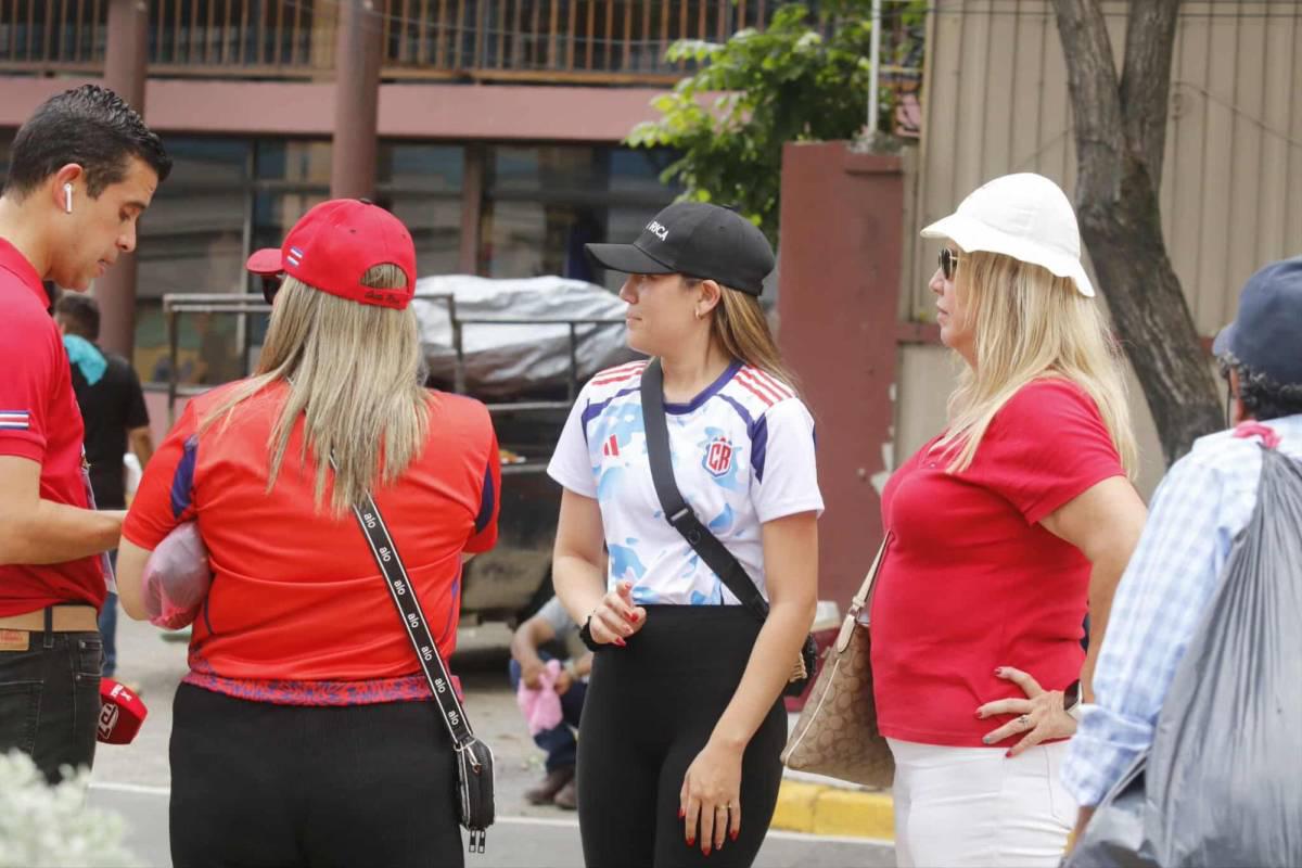 Honduras vs Costa Rica: Lindas chicas cautivan y ticos invaden SPS para partido de eliminatoria