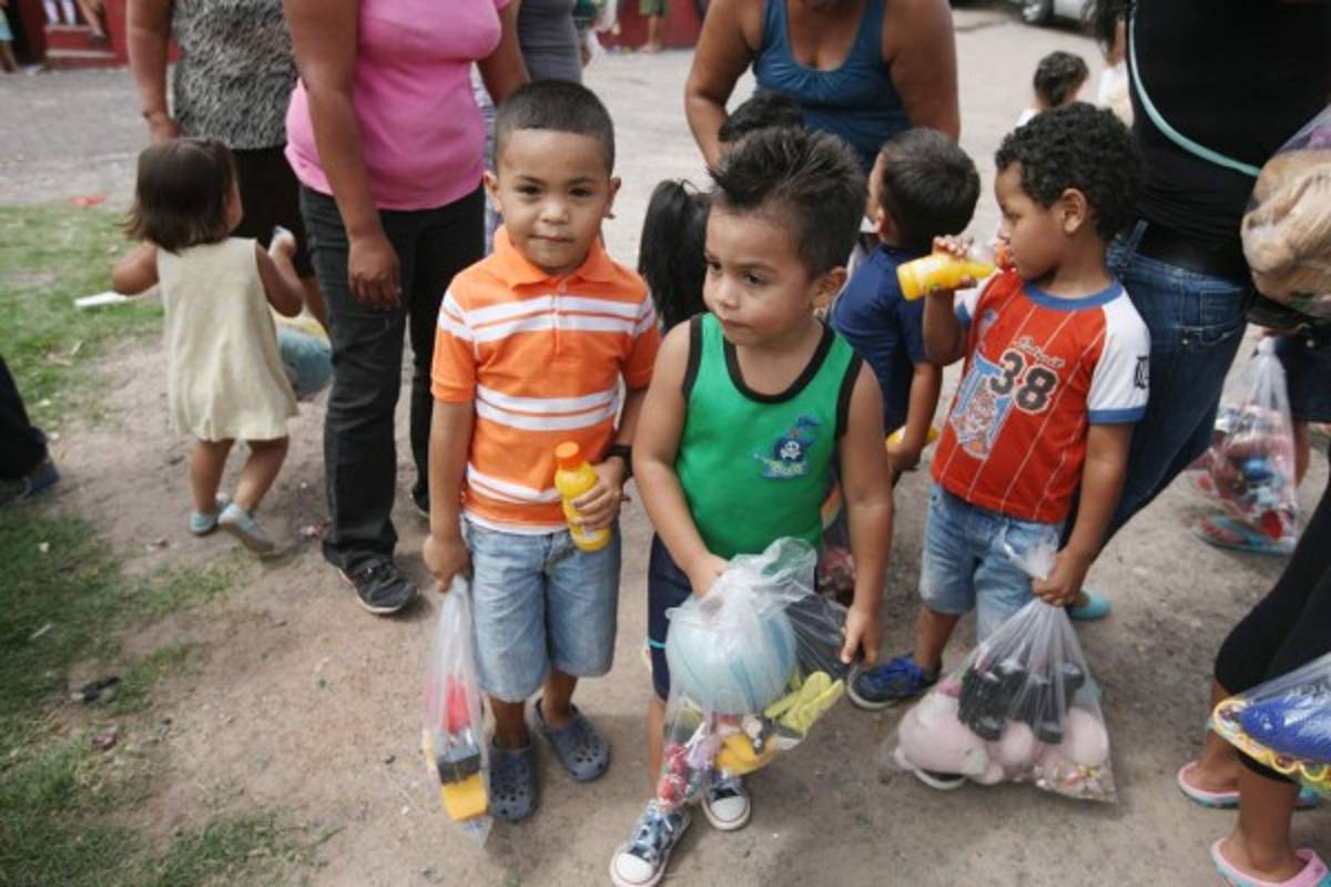 Arrancamos las sonrisas inocentes de los infantes de Altos de Loarque