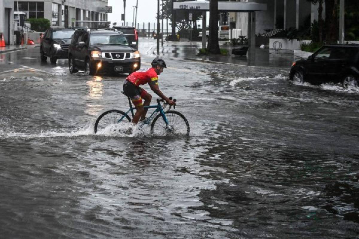 La tormenta tropical Eta regresó al Atlántico luego de inundar a Florida